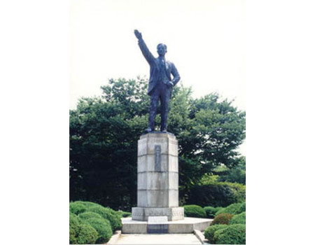 도산공원내 동상