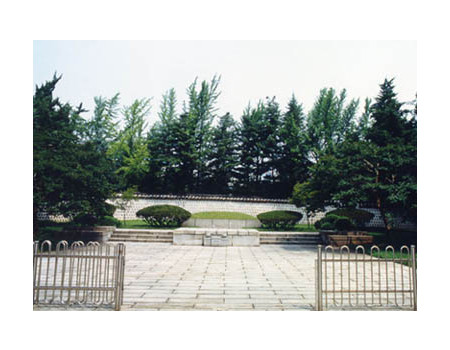 도산 공원내 도산묘소